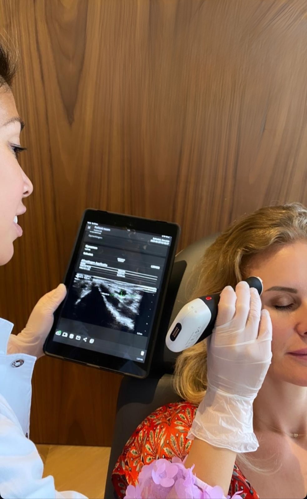 Echografie tijdens cosmetische behandeling